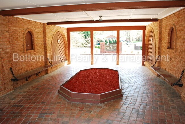 Building Photo - Patio Court Open House Saturday 5/26!