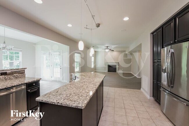 Building Photo - 2436 Parkwood Drive