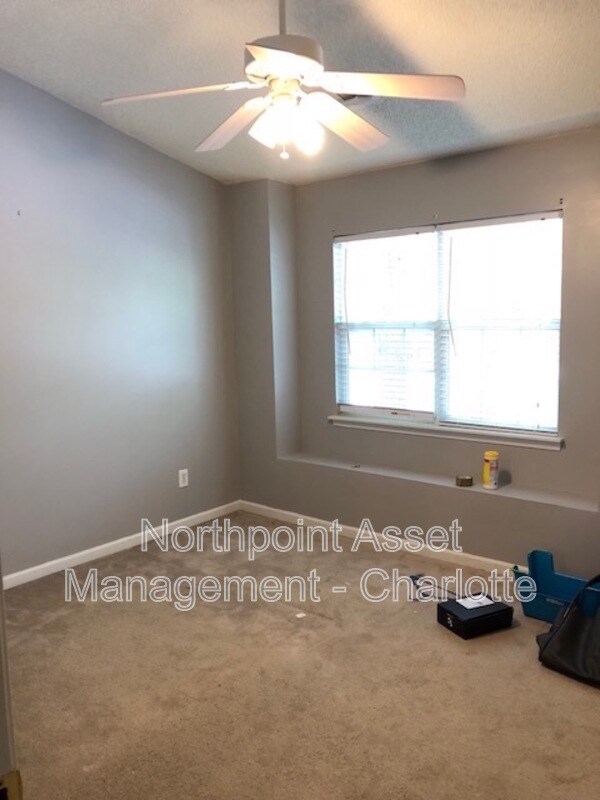 Foto del edificio - 10728 Holly Ridge Blvd