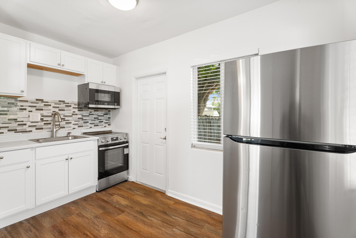 Primary Photo - 402 57th St