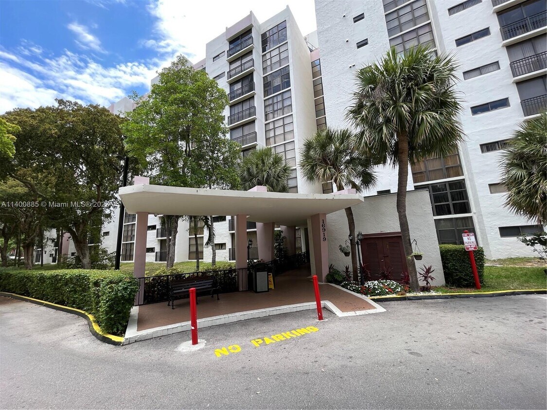 16919 N Bay Rd Unit 108, Sunny Isles Beach, FL 33160 Condo for Rent