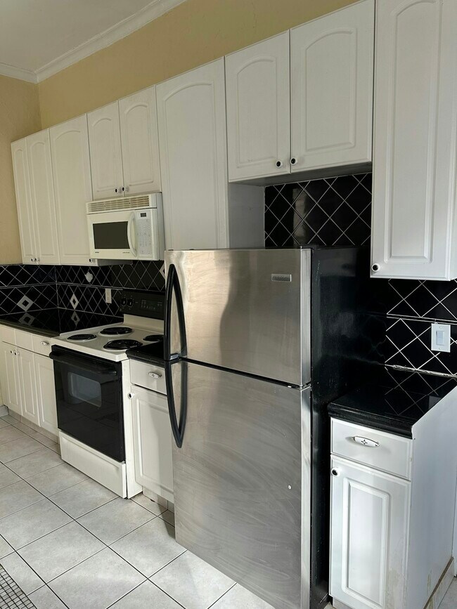 Building Photo - 624 Jefferson Ave