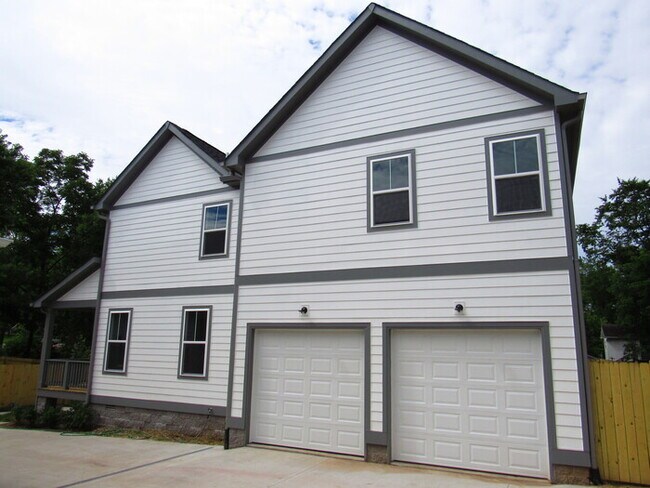 Foto del edificio - East Nashville home, built in 2017, 2 car ...