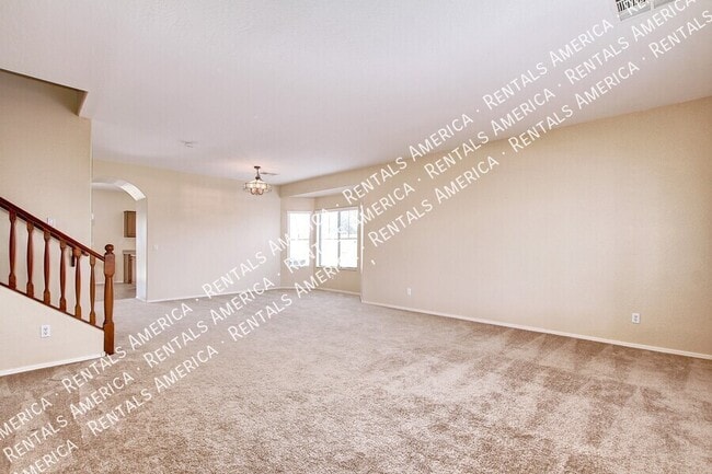 Foto del edificio - 935 E Blue Spruce Ln