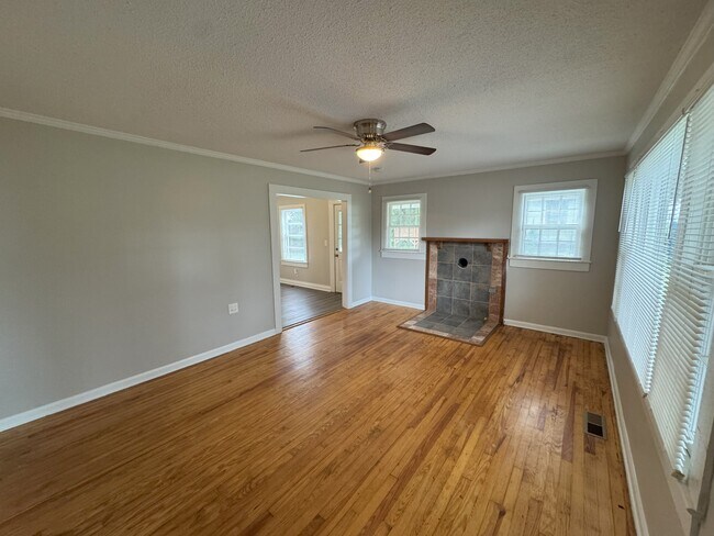 Building Photo - 109 Hillcrest Dr