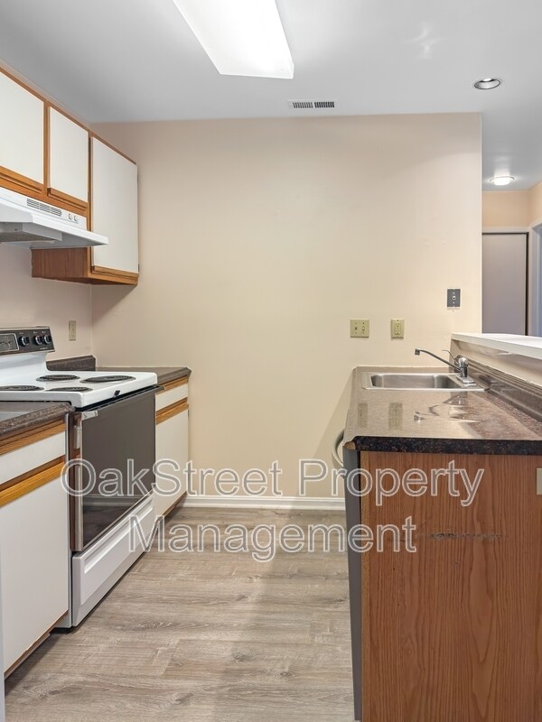 Foto del edificio - 621 E Lake Front Cir
