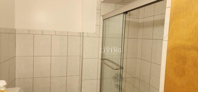 Foto del edificio - 3 bedroom in BROOKLYN NY 11236