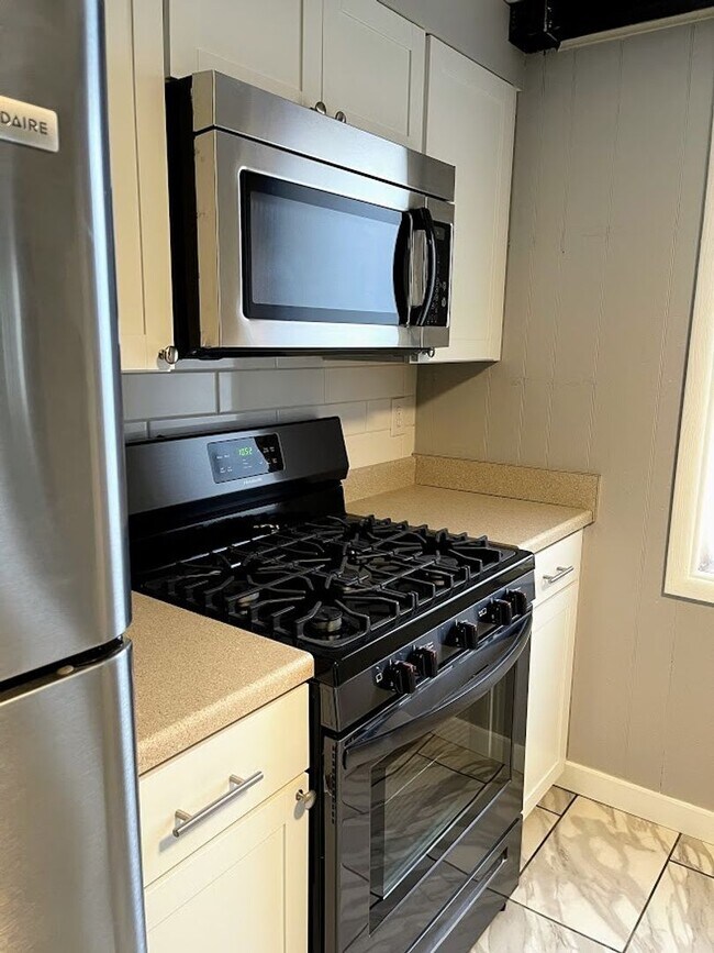 Foto del edificio - 1527 Rutherford Ave