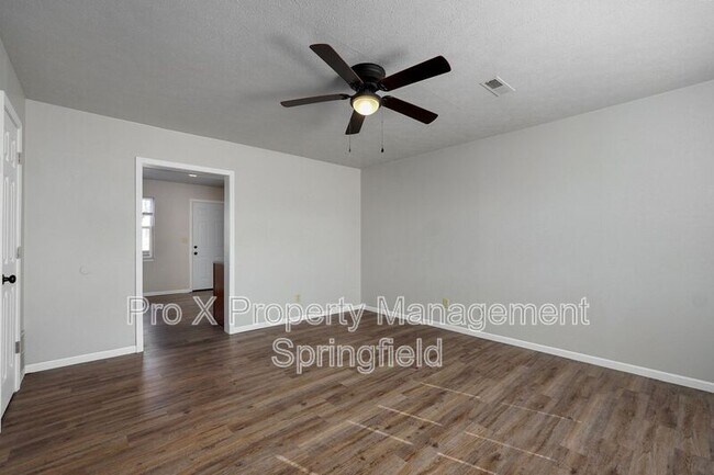 Foto del edificio - 613 E Bain St