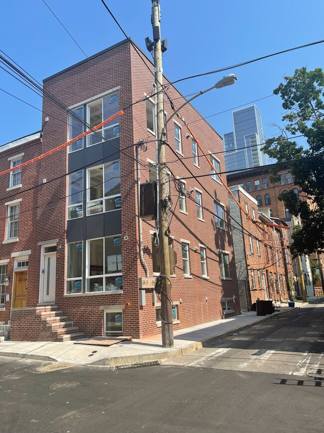 Building Photo - 1325 Rodman St