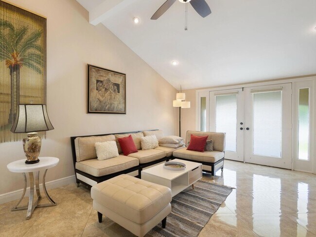 Photo - 832 Green St House