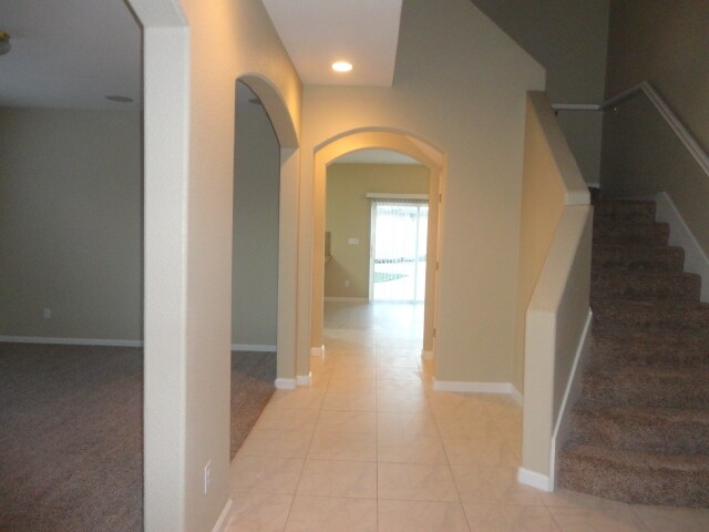 Building Photo - 1020 W Ambassador Dr