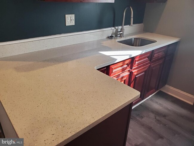 Building Photo - 208 4th Ave