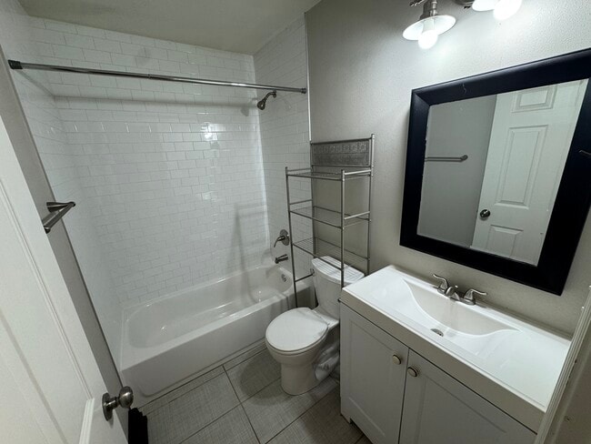 Foto del edificio - 1529 Sawyer Way