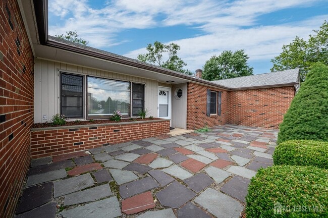 Building Photo - 426 Elizabeth Ave