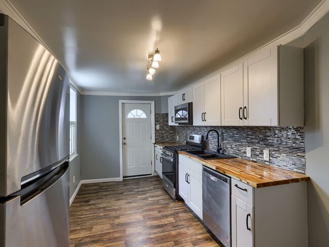 Building Photo - Newly Renovated Single Family Home in Midtown