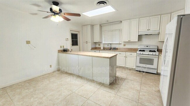 Foto del edificio - 83606 Dillon Ave