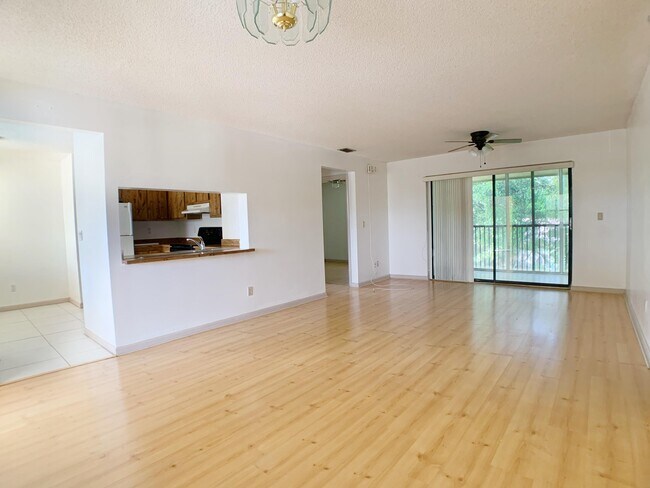 Foto del edificio - 11309 Royal Palm Blvd