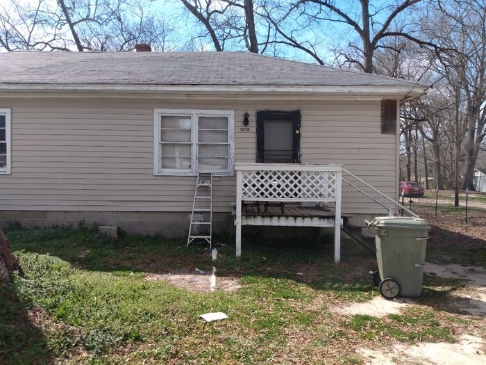 Primary Photo - 107 N Bell St