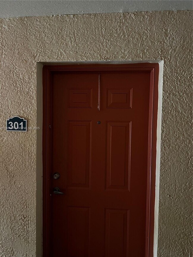 Foto del edificio - 2548 Centergate Dr