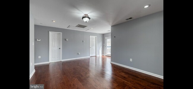 Foto del edificio - 5085 Twinbrook Run Dr