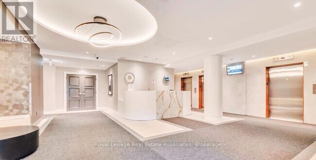Photo du bâtiment - 550-550 Webb Dr