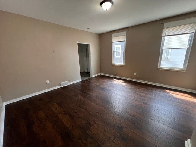 Building Photo - Pittsburgh - 3 Bedroom 1.5 Bathroom - For ...