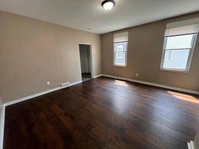 Foto del edificio - Pittsburgh - 6 Bedroom 1.5 Bathroom - For rent