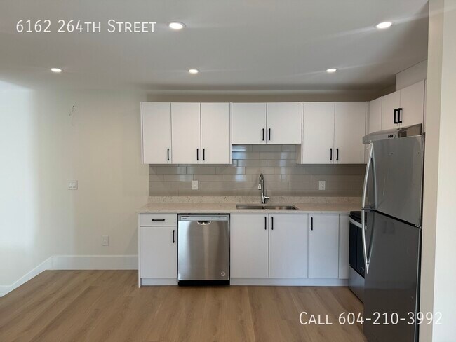Photo du bâtiment - Bright & Spacious Coach House- Utilities I...