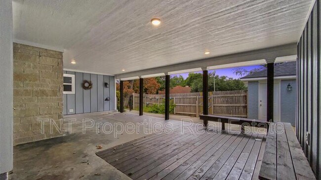 Building Photo - 1801 Rosebud Ct