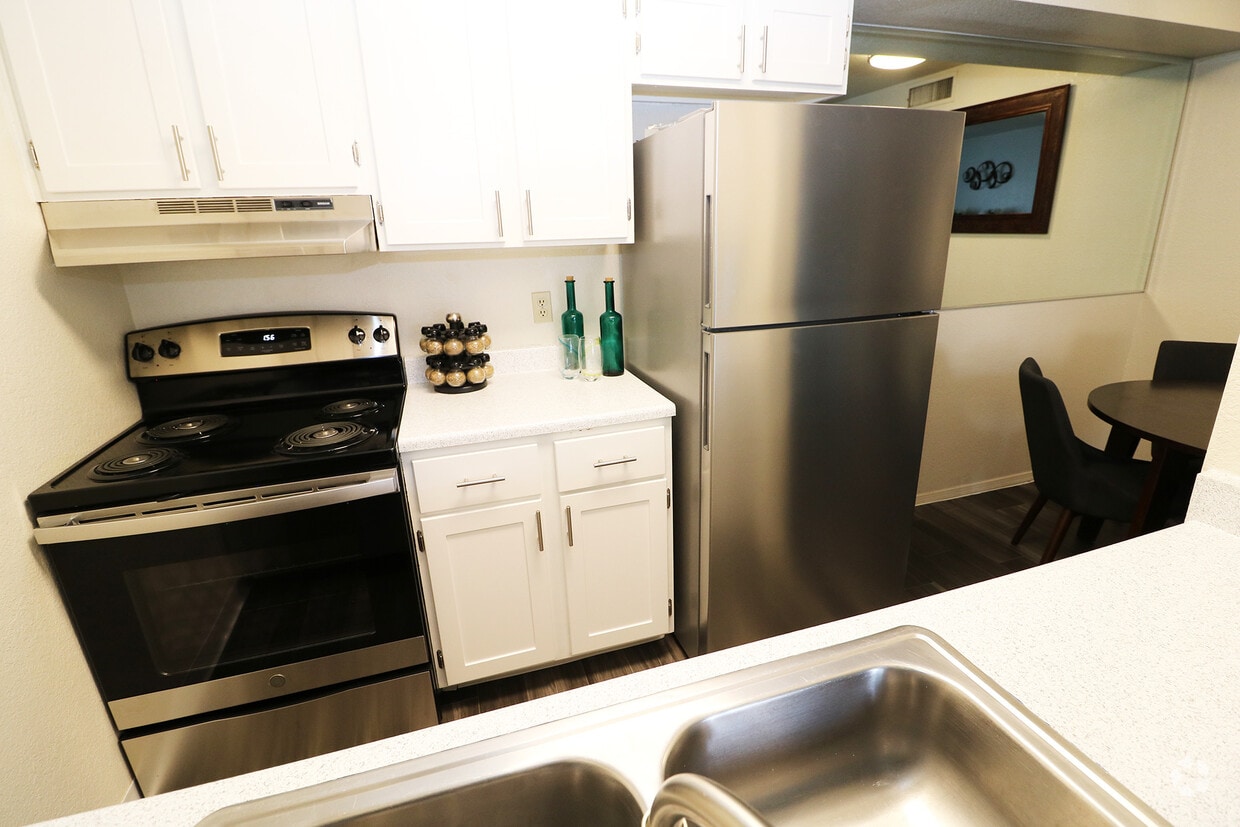 WHISPERING SANDS Apartments 12720 Central Ave SE Albuquerque, NM