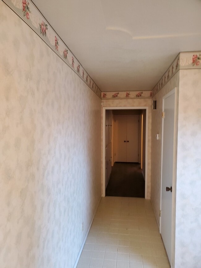 Foto del edificio - Modesto 3 bedroom 2.5  bathroom off McHenry