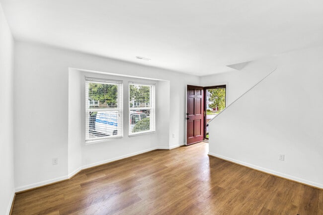 Building Photo - 2702 Gatewood Cir