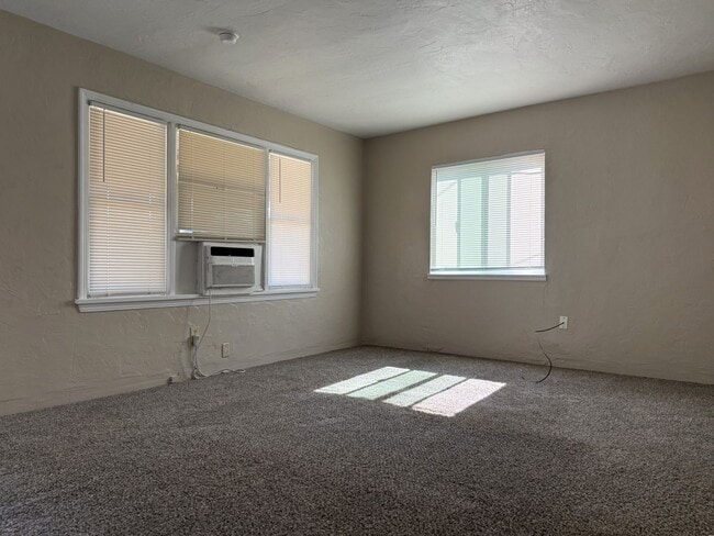 Building Photo - 818w.21s
