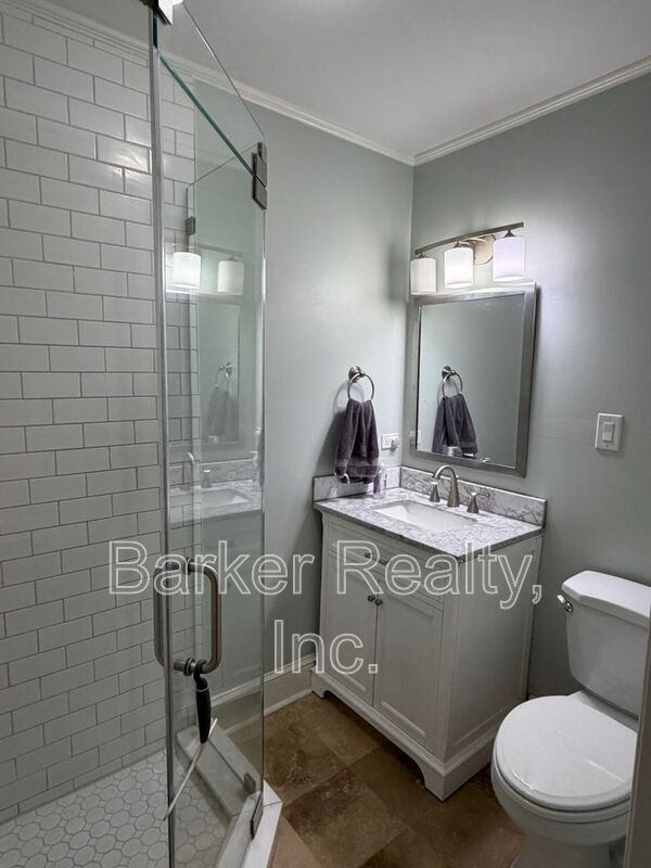 Building Photo - 401 Barclay Rd