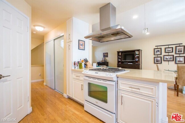 Foto del edificio - 2 br, 3 bath Condo - 1239 23rd St Unit 2