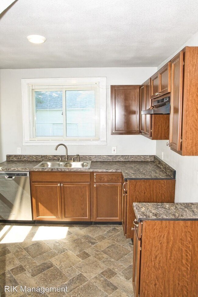Building Photo - 4 br, 2 bath House - 42 Orchard Ave