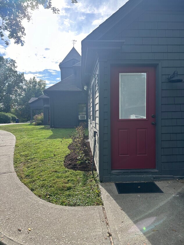 The Cottage - 23 Hopewell Hamlet Dr