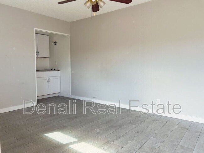 Foto del edificio - 6413 E Avalon St