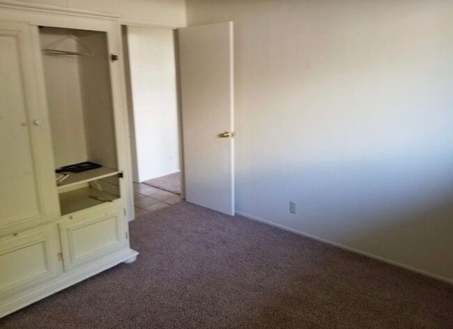 Building Photo - 209 S Santa Cruz St