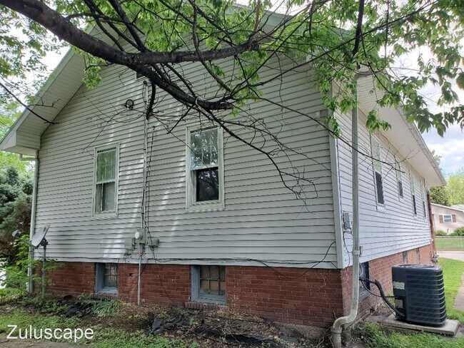 Foto del edificio - 2 br, 1 bath House - 501 Monroe Avenue