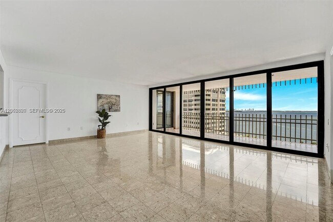 Building Photo - 2 Grove Isle Dr