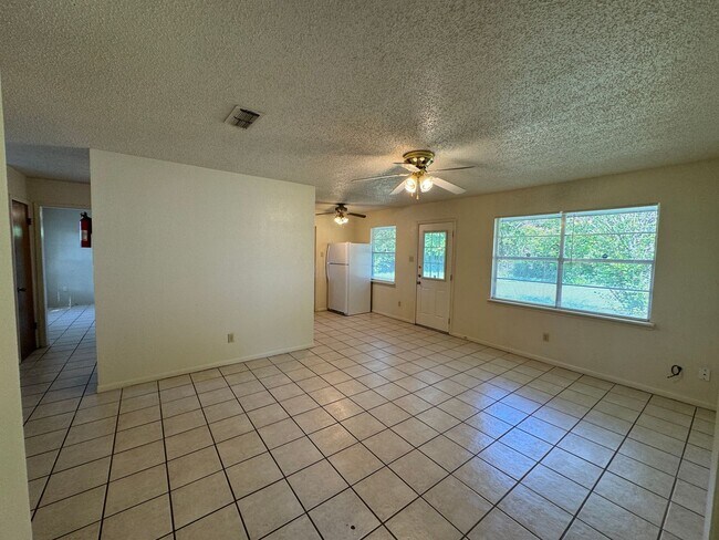 Building Photo - 360 Virtual Tour Available