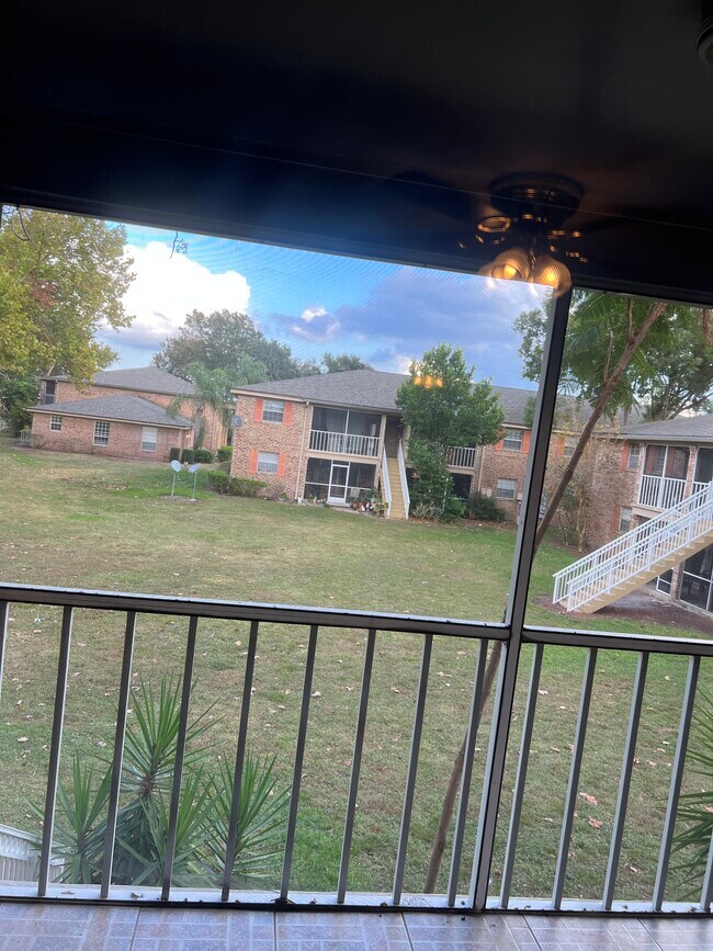 Building Photo - 508 Banyon Tree Cir