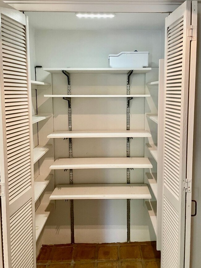 Building Photo - Available Now | A Beautiful 2 bed / 2 bath...