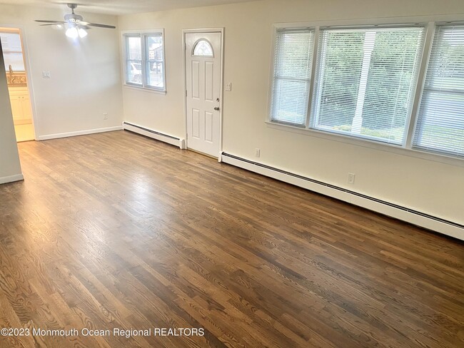 Building Photo - 1406 Treeneedle Rd