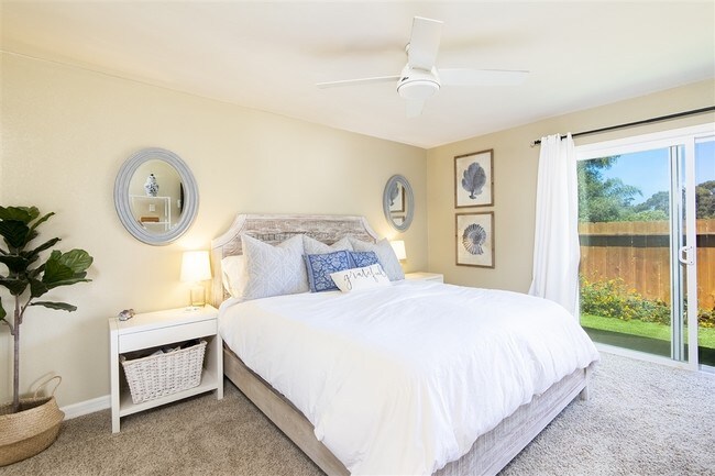 Building Photo - 401 Requeza St