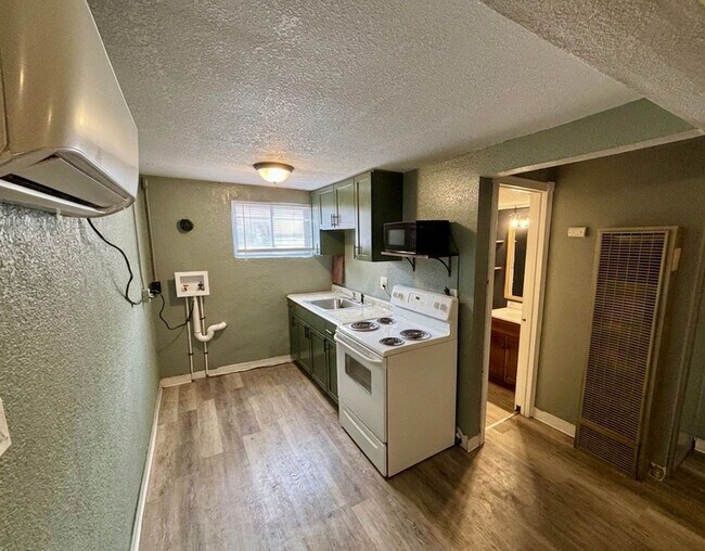 Foto del edificio - Updated 1 Bed 1 Bath in Central MHK