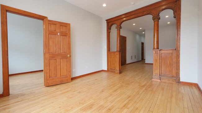 Foto del edificio - 1422 N Maplewood Ave