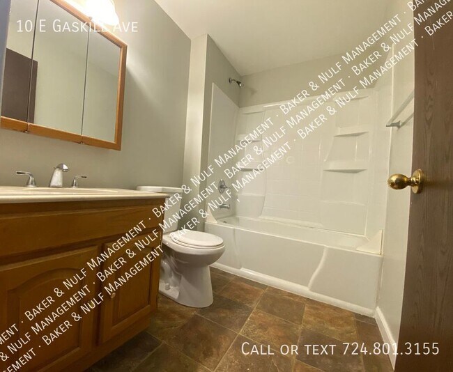 Building Photo - Pets Allowed! Duplex on Gaskill - Recently...